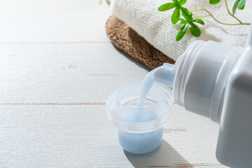 清潔なタオルと柔軟剤 © Wakko