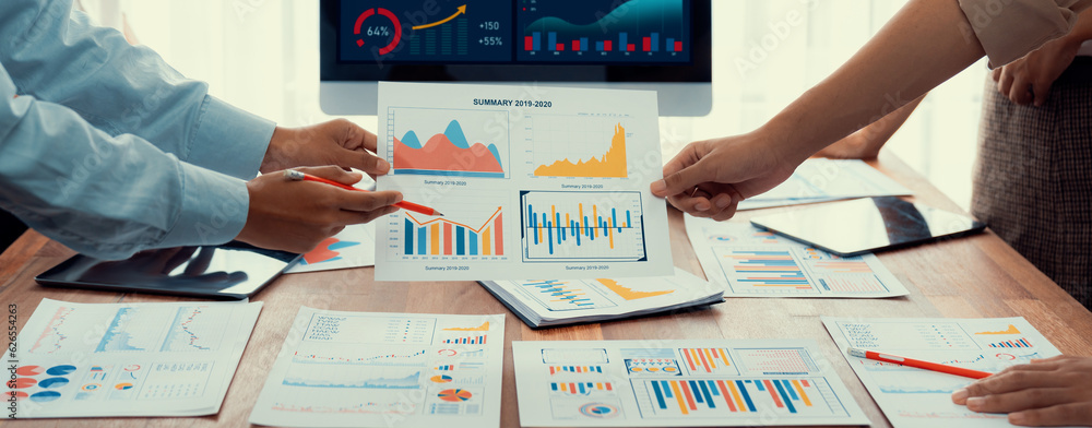 Leinwandbilder analyst team utilizing bi fintech to analyze and pointing at financial dashboard paper office. busin