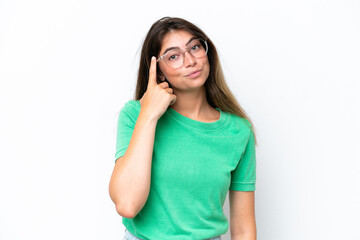 Young caucasian woman isolated on white background thinking an idea