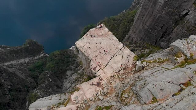 Preikestolen en Norv&egrave;ge, le rocher sur le Lysefjord