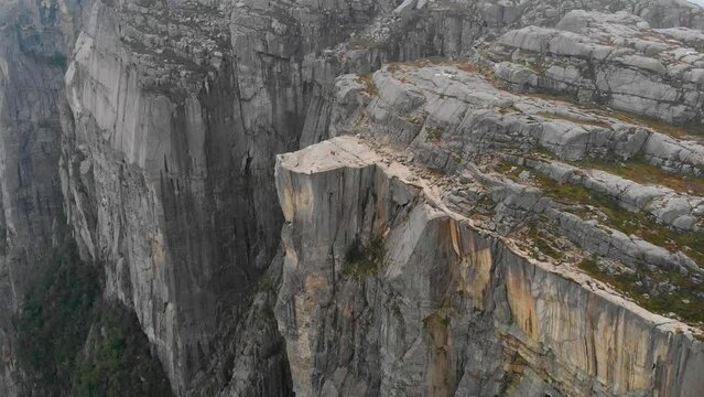 Preikestolen en Norv&egrave;ge, le rocher sur le Lysefjord