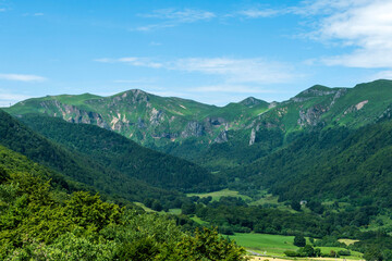 Fototapeta na wymiar Vallée de Chaudefour, Parc naturel des volcans d'Auvergne, Puy de Dome, Auvergne, France
