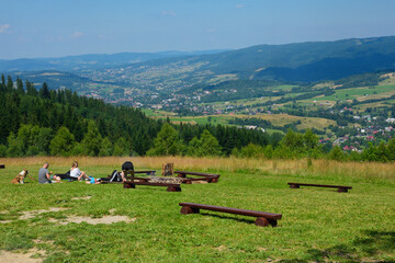 Gorce, okolice szczytu Maciejowa i widok na miasto Rabka Zdrój