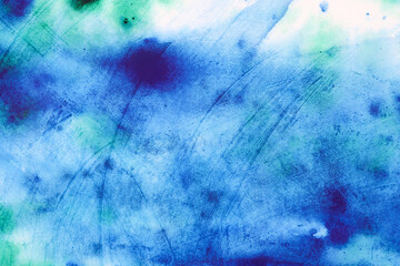 Fototapeta na wymiar Acquerello su carta bianca, macchie di colore in varie tonalità di azzurro, blu e verde