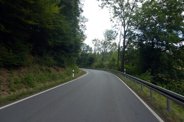 Obraz premium Landstraße zwischenSchmittlotheim und Frankenau