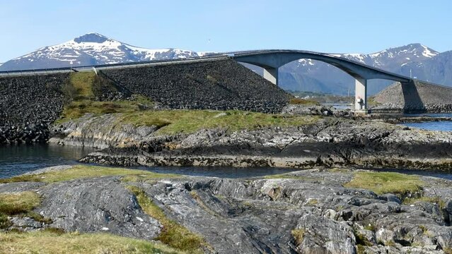Die Storseisund-Br&uuml;cke an der Atlantikstra&szlig;e in Norwegen 