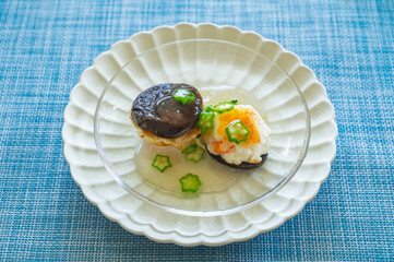 椎茸の海老しんじょ　オクラあんかけ