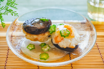 椎茸の海老しんじょ　オクラあんかけ