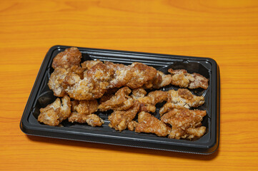 鶏皮のピリ辛揚げ