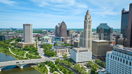 Aerial of summer promenade parks and bridge leading into heart of downtown Columbus Ohio - obrazy, fototapety, plakaty