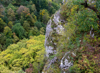the beginning of autumn in the highlands, nature walks, panoramic views of the mountains, routes...