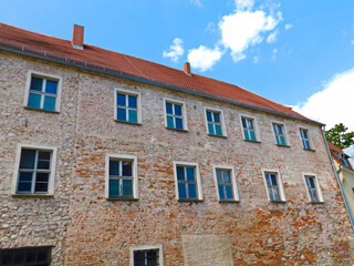 Fototapeta na wymiar Ehemaliege Wasserburg das älteste noch in Teilen erhaltene Gebäude aus dem 12. Jahrhundert