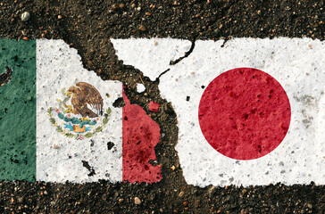 On the pavement are images of the flags of Mexico and Japan, as a symbol of confrontation.