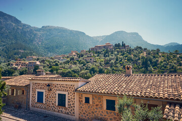 Fototapeta na wymiar Deia im Tramuntana Gebirge auf Mallorca