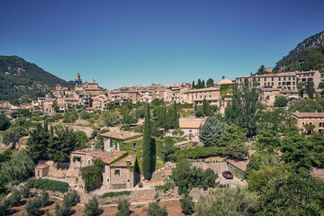 Fototapeta na wymiar Valldemossa - Bergdorf in der Serra de Tramuntana auf Mallorca