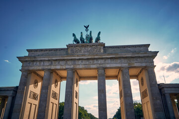 Naklejka premium Brandenburger Tor in Berlin im Sommer
