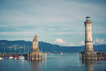 Lindauer Leuchtturm und Hafeneinfahrt am Bodensee