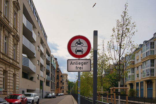 Schild Anlieger frei, Durchfahrt verboten, Carl Maria Weber Straße, Leipzig, Sachsen, Deutschland