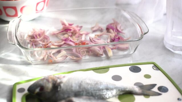 put the potato on the onion in the dish to put the sea bream in the oven