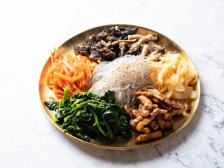 japchae, mixed dish of boiled bean threads, stir-fried vegetables, and shredded meat