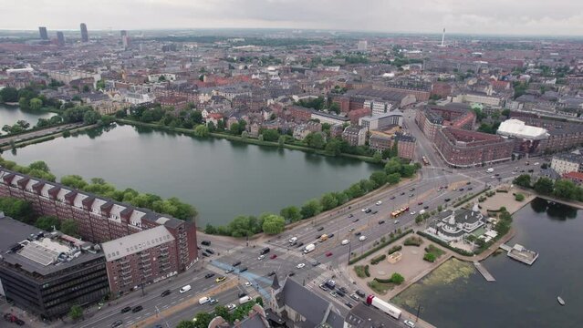 S&oslash;pavillonen filmed from the air, nestled between two lakes and surrounded by buildings on HC Andersens Boulevard