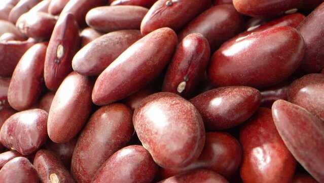 Red kidney beans are a rich source of plant-based protein, complex carbohydrates, dietary fiber, and essential nutrients. vitamins and minerals, folate, iron, potassium, magnesium, and vitamin B1.
