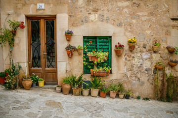 Fototapeta na wymiar Typical entrance to a house in the village of Valldemossa, Mallorca
