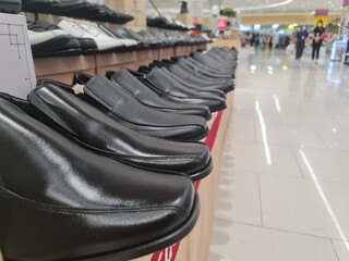 men's shoes on sale in the mall