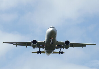 Passagierflugzeug im Anflug