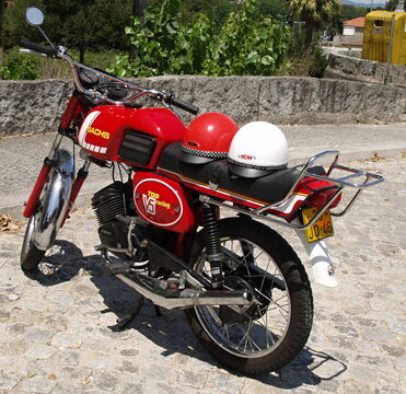 Sachs V5 racing moped in red with traditional helmets
