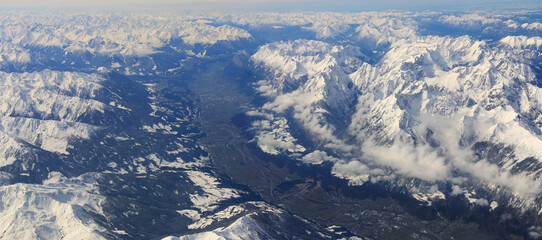 Alpen von oben im Winter, Schneebedeckte Berge, Luftbild, Zentralalpen, Österreich, Tirol, Europa,...