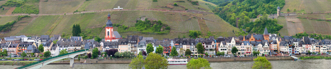 Fototapeta na wymiar Zell an der Mosel, Landkreis Cochem-Zell, Rheinland-Pfalz, Deutschland, Europa, Panorama 