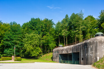 Bunker der ehemaligen Maginot Linie, hier der Munitionseingang des Artilleriewerkes Schoenenbourg...