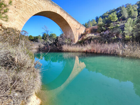 puente de Badocañas, cruzando el río Cabriel. 