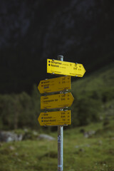 Cartel guía en la naturaleza