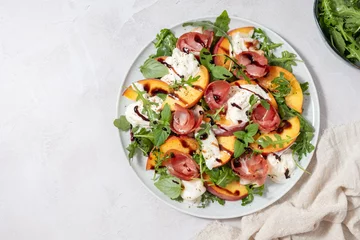 Poster Im Rahmen Healthy summer salad with peach, burrata, arugula and jamon © azurita