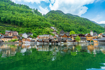 Fototapeta na wymiar A Beautiful Lakeside View with Stunning Mountain Scenery and Historic Buildings. Captivating Hallstatt: A Picturesque Journey to a World Heritage Gem.