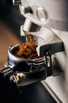 grinded coffee in portafilter, coffee machine, close up, coffee extraction, prepare of espresso