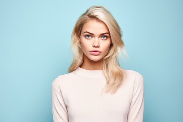 Naklejka premium Portrait of a fictional beautiful blonde lady. Isolated on a plain pastel colored background. Generative AI.