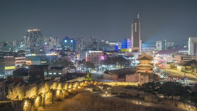 Seoul South Korea time lapse 4K, city skyline night timelapse at Dongdaemun Gate (Heunginjimun Gate) in autumn