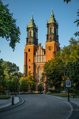 Fototapeta na wymiar Katedra, bazylika Archikatedralna św. Apostołów Piotra i Pawła w Poznaniu. 