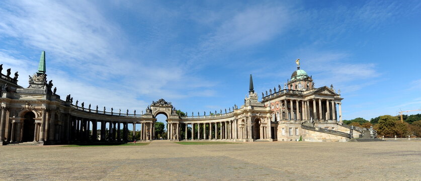 Potsdam, Park Sanssouci, Kolonnaden mit Triumpftor am Mopke