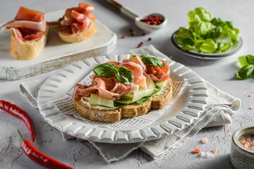 bruschetta with jamon and cheese