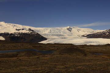 Fjallsárlón is a glacier lake located in the south of the Vatnajökull glacier between the Vatnajökull National Park and the town of Höfn , in the south of Iceland