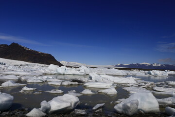 Fjallsárlón is a glacier lake located in the south of the Vatnajökull glacier between the Vatnajökull National Park and the town of Höfn , in the south of Iceland