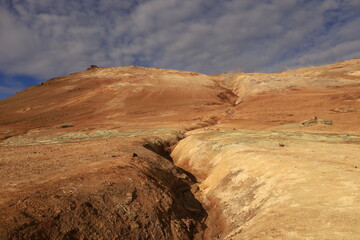 Hverar&ouml;nd is a hydrothermal site in Iceland with hot springs, fumaroles, mud ponds and very active solfatares. It is located in the north of Iceland, east of the town of Reykjahl&iacute;&eth;