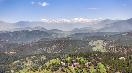 Naklejka premium pollen in air mountain scene