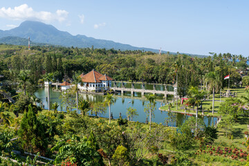 Blick auf den Taman Ujung Wassertempel auf Bali