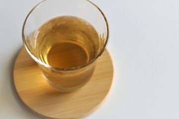 冷たいハトムギ茶　夏の日　背景