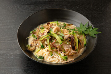 夏野菜と豚肉の胡麻味噌そうめん